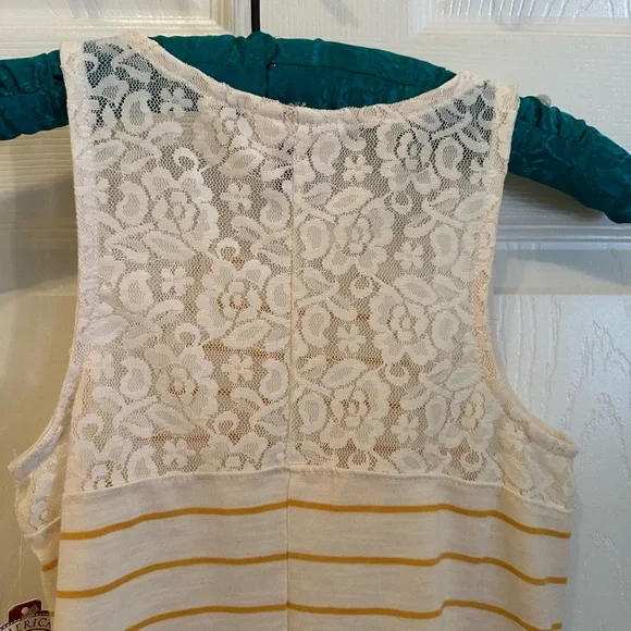 Striped lace back tank - Picture 8 of 8